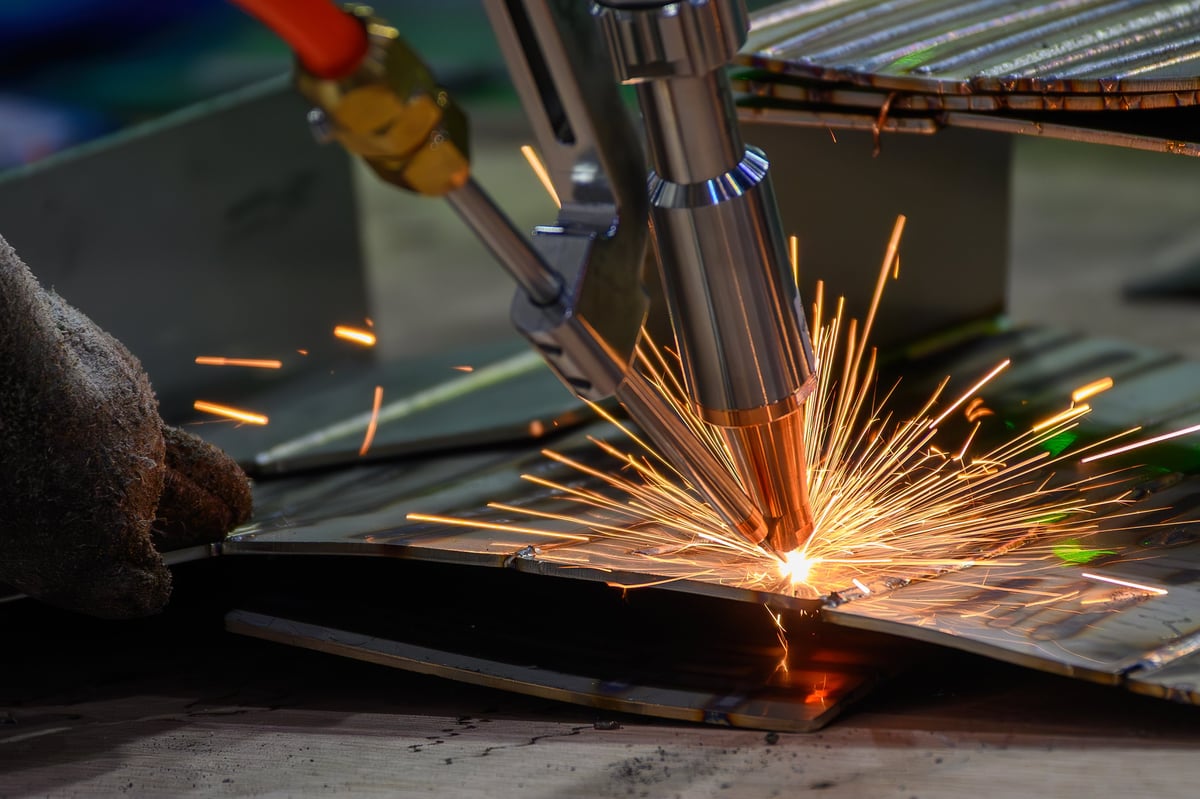 Close up laser welding process by hand held welding machine